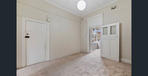 Spacious One Bedroom Flat - Photo 1