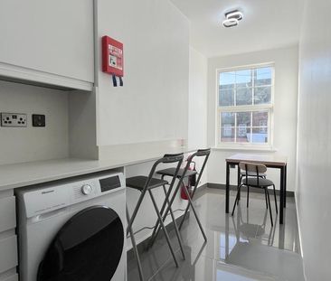 1 bedroom in a flat share to rent - Photo 3