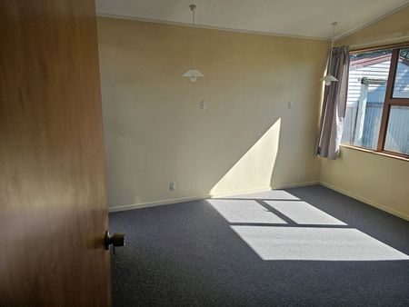 Charming 2BR Unit in Whanganui - Photo 5