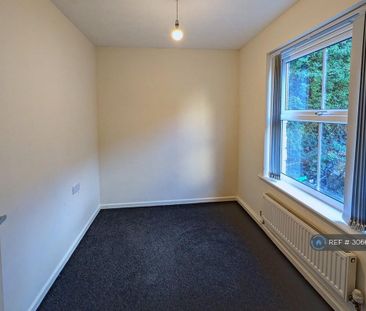 3 bedroom end of terrace house to rent - Photo 4