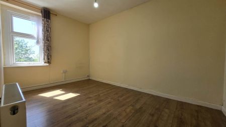 Price £1,600 pcm - Available Now - Part Furnished - Photo 3
