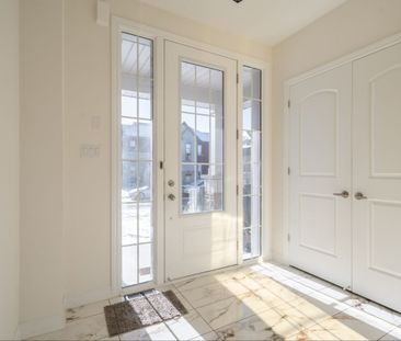 For Lease - 54 Kentledge Avenue, East Gwillimbury, Ontario - Photo 2