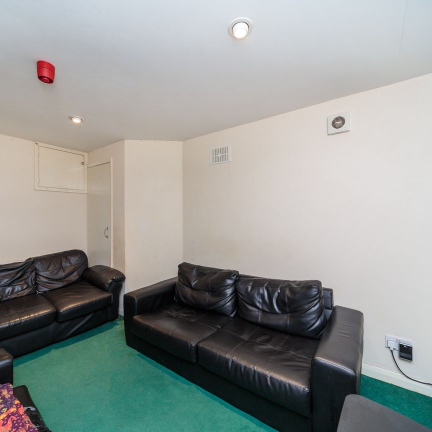 6 bedroom terraced house to rent - Photo 1