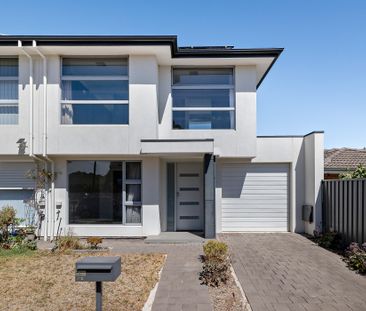 31c Lutana Crescent, Mitchell Park SA 5043 - Townhouse For Rent | D... - Photo 2