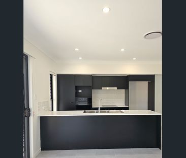 GREAT LOCATION-NEAR NEW FULLY DUCTED 3 BED 2 BATH TOWNHOUSE - Photo 6