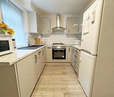 2 bedroom Terraced House to rent - Photo 5