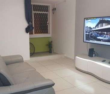 Location Appartement 3 pièces 58m² LES ABYMES 97139 - Photo 1