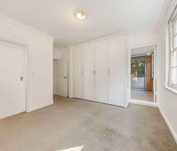 Spacious Ground Floor Apartment with North Aspect - Photo 2