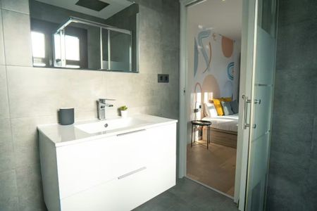 Rambla de Sant Josep, Barcelona, Catalonia 08002 - Foto 3