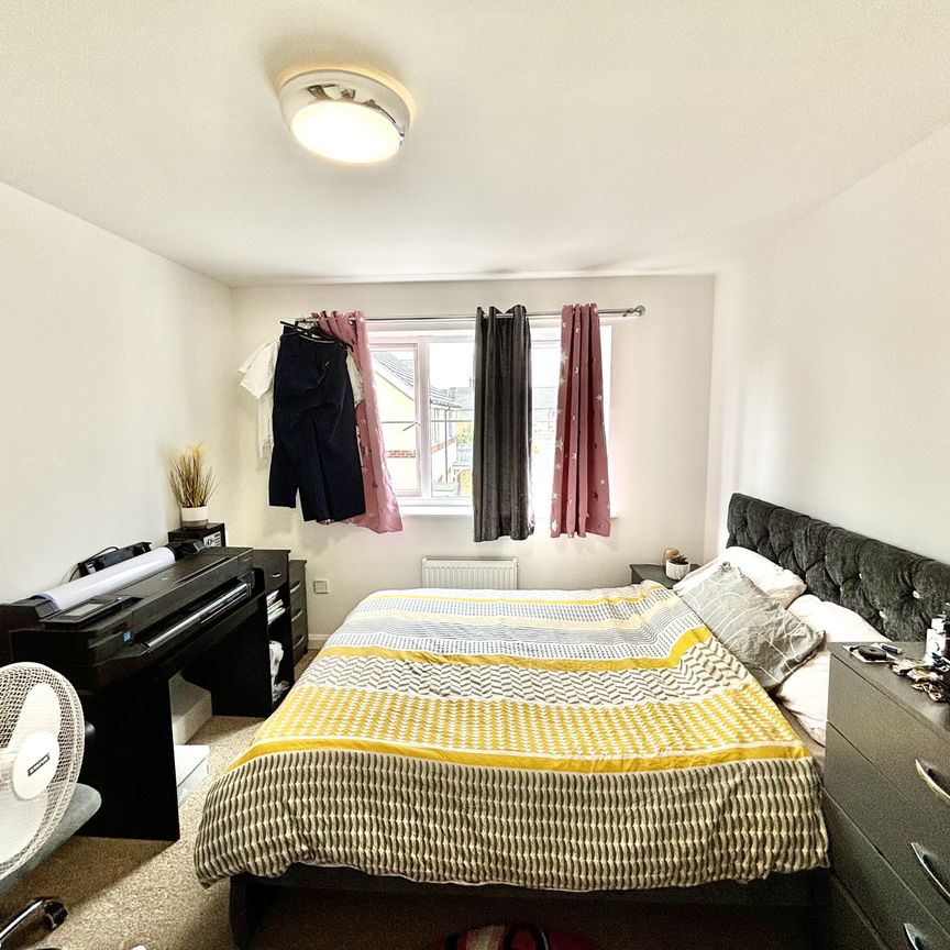 21 Rathbone Crescent, Peterborough - Photo 1