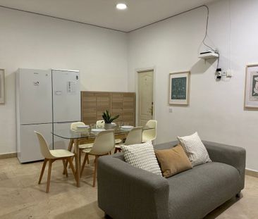 Beautiful cozy room in Sol - Photo 2