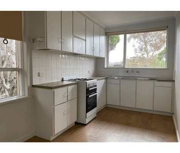 Affordable Apartment in a Fantastic Hawthorn East Location! - Photo 1