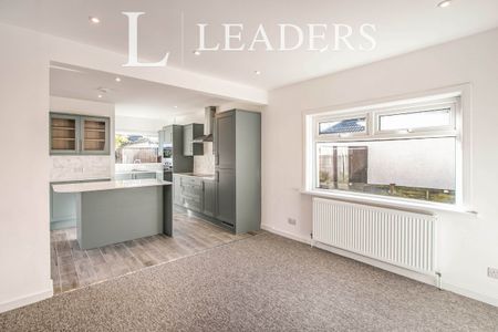 3 bedroom house to rent Southill Road, Poole, BH12 - Photo 5