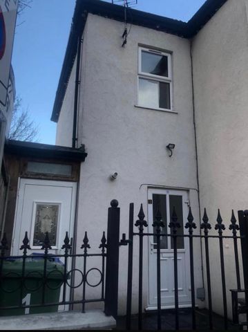 1 bedroom in a house share to rent - Photo 3