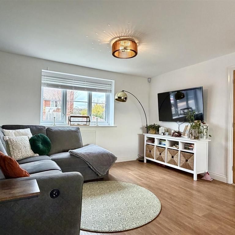 4 bedroom detached house to rent - Photo 1