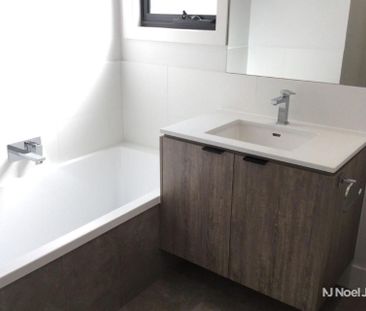 4/6 Esther Crescent, MOOROOLBARK - Photo 2