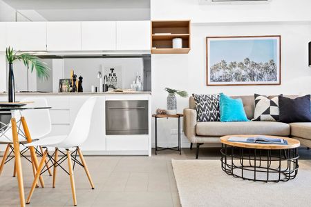 Sleek & Modern Apartment With Great Facilities - Photo 3