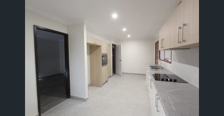 IMMACULATE FRESHLY PAINTED 3 BEDROOM BRICK HOME - Photo 5