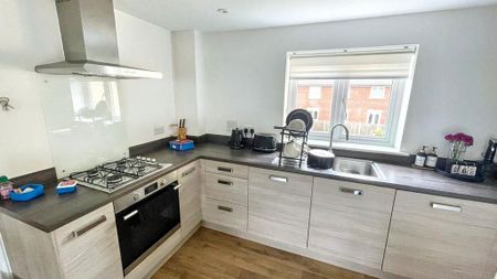 2 bedroom coach house to rent - Photo 3