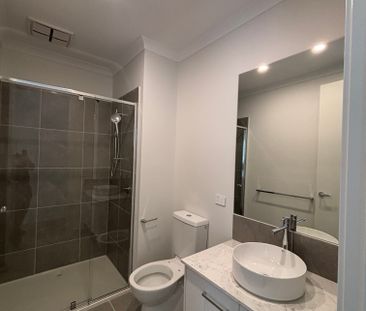 Modern 3-Bedroom Family Home with 2 Bathrooms and Garage - Photo 4