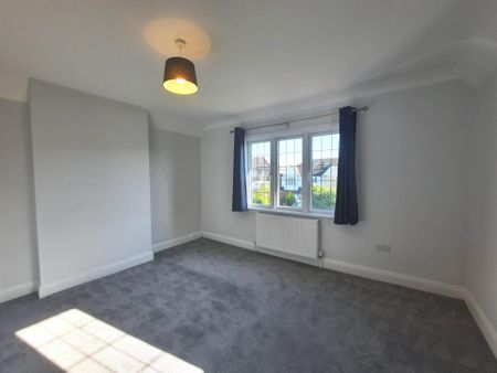 4 bed semi-detached to rent - Photo 4