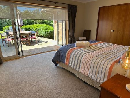 Fully Furnished Country Retreat Plus Home office - Photo 5