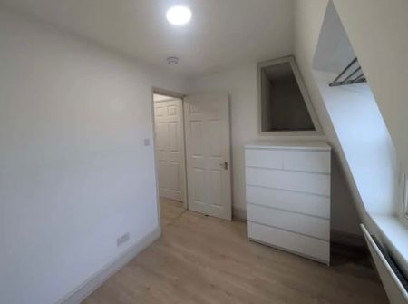 1 Bed Flat, Camden Road, NW1 - Photo 2