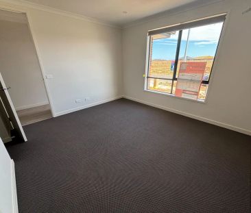 “Gorgeous Family Living for Rent!!” - Photo 2