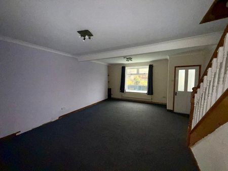 3 bedroom terraced house to rent - Photo 3