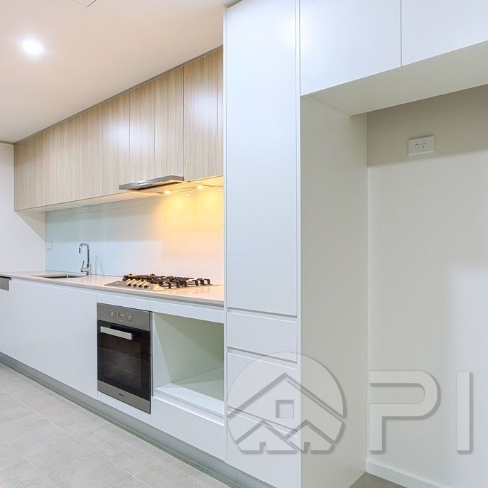 Modern Spacious Two Bedrooms High Level Apartment Available!! - Photo 1