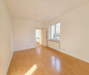 Helle 2-Zimmer-Wohnung im Erdgeschoss mit Tageslichtbad - Foto 1