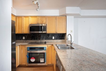 For Lease - 245 Davisville Avenue Unit# 302, Toronto, Ontario - Photo 2