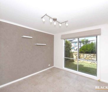 SPACIOUS FOUR BEDROOM TOWNHOUSE WITH THREE BATHROOMS - Photo 1