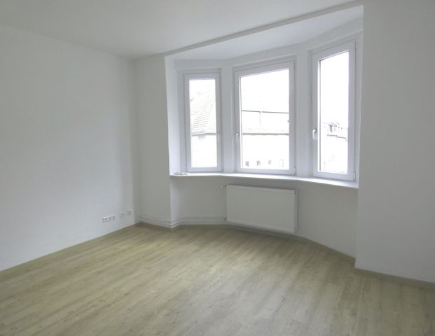 ** Charmante 2-Zi-Altbauwohnung mit großem Wohnküchenbereich – zentral in Essen-Holsterhausen ** - Photo 1