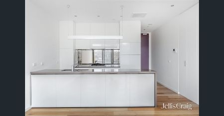 Spacious Two-Bedroom Apartment in Prime Surrey Hills Location - Photo 3