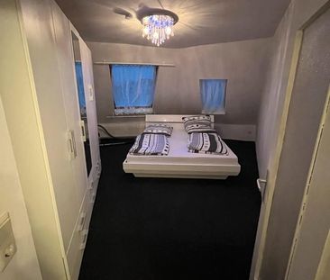 Möbilierte Dachgeschoss Wohnung neu RenoviertFamilienhaus - Photo 2