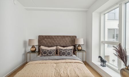 Rummeligt 3-etages rækkehus med to private terrasser og to toiletter - Photo 3
