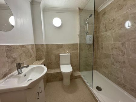 1 bedroom retirement property to rent - Photo 3