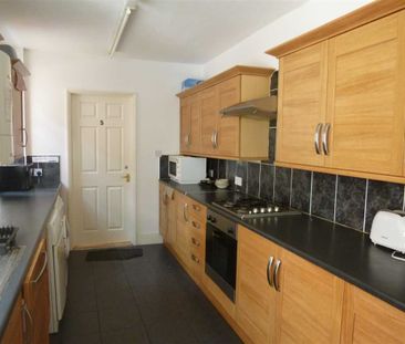 5 Church Drive Boultham Park, Lincoln, Lincolnshire, LN6 7AX, Unite... - Photo 2