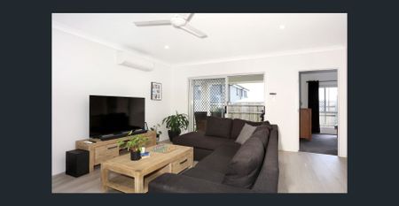 Modern 4 Bedroom House In Arundel - Photo 3