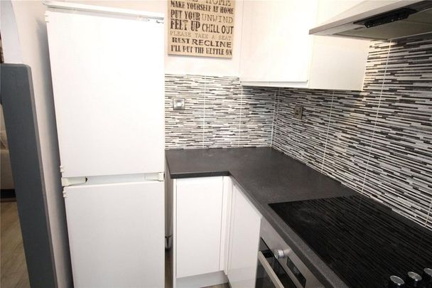 2 bedroom end of terrace house to rent - Photo 1