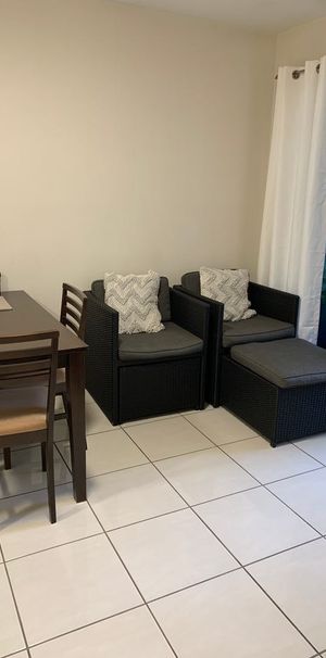 Beautiful fully furnished 1 bdrm unit - Photo 1