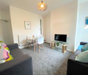 4 bedroom terraced house to rent - Photo 1