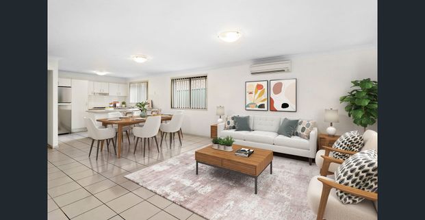 LARGE FAMILY HOME !! - Photo 1