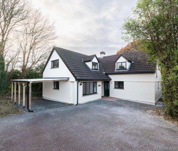 Four bedroom detached house in the village of Mylor Bridge on the s... - Photo 4