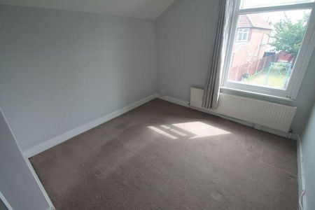 4 bedroom semi-detached house to rent - Photo 4