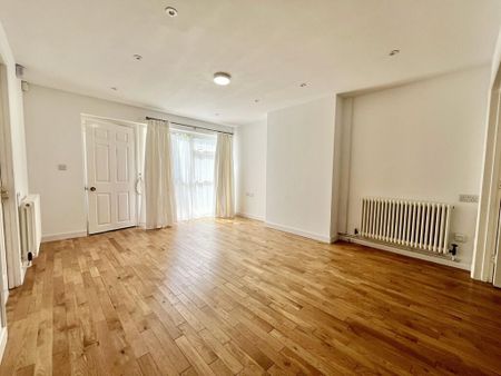 4 bedroom semi-detached house to rent - Photo 3