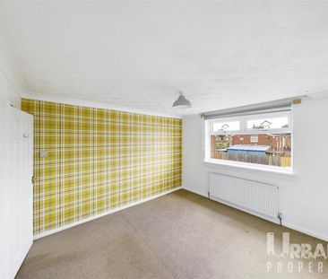 3 bedroom end of terrace house to rent - Photo 2