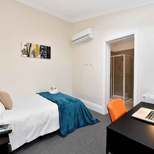 Room 8 (Ensuite) - Photo 1