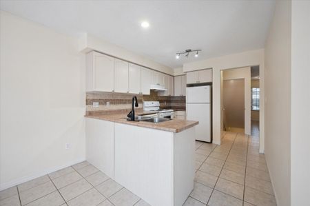 For Lease - 76 Templewood Drive, Kitchener, Ontario - Photo 5